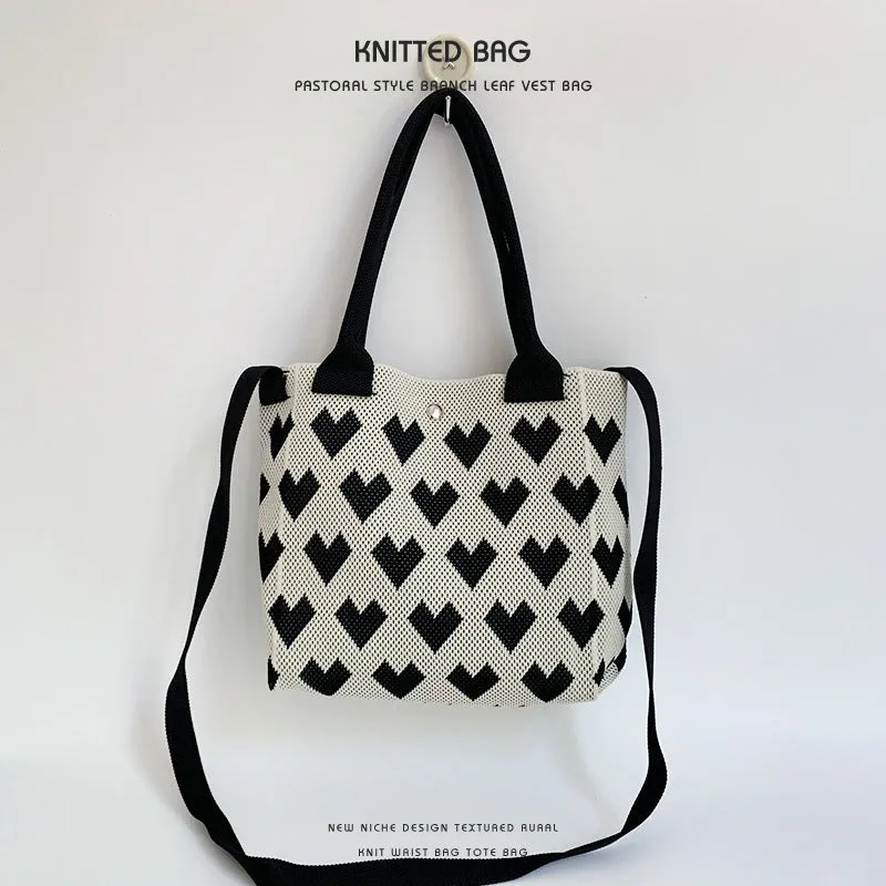 Heart striped knitted handbag