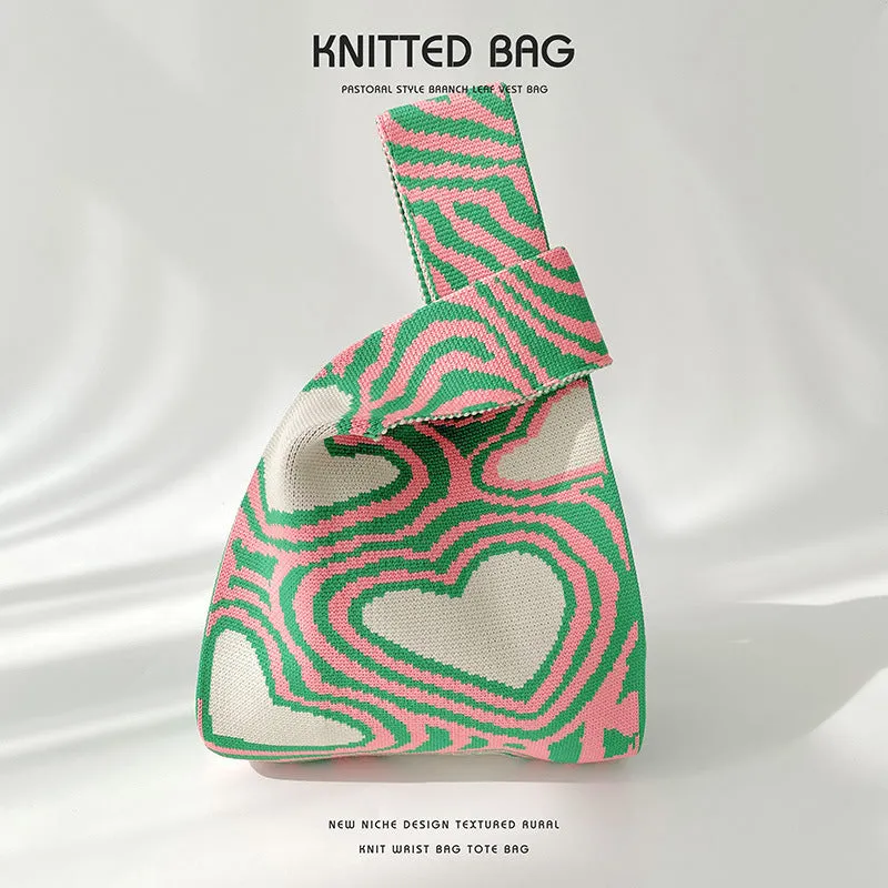 Knitted contrast heart shoulder handbag