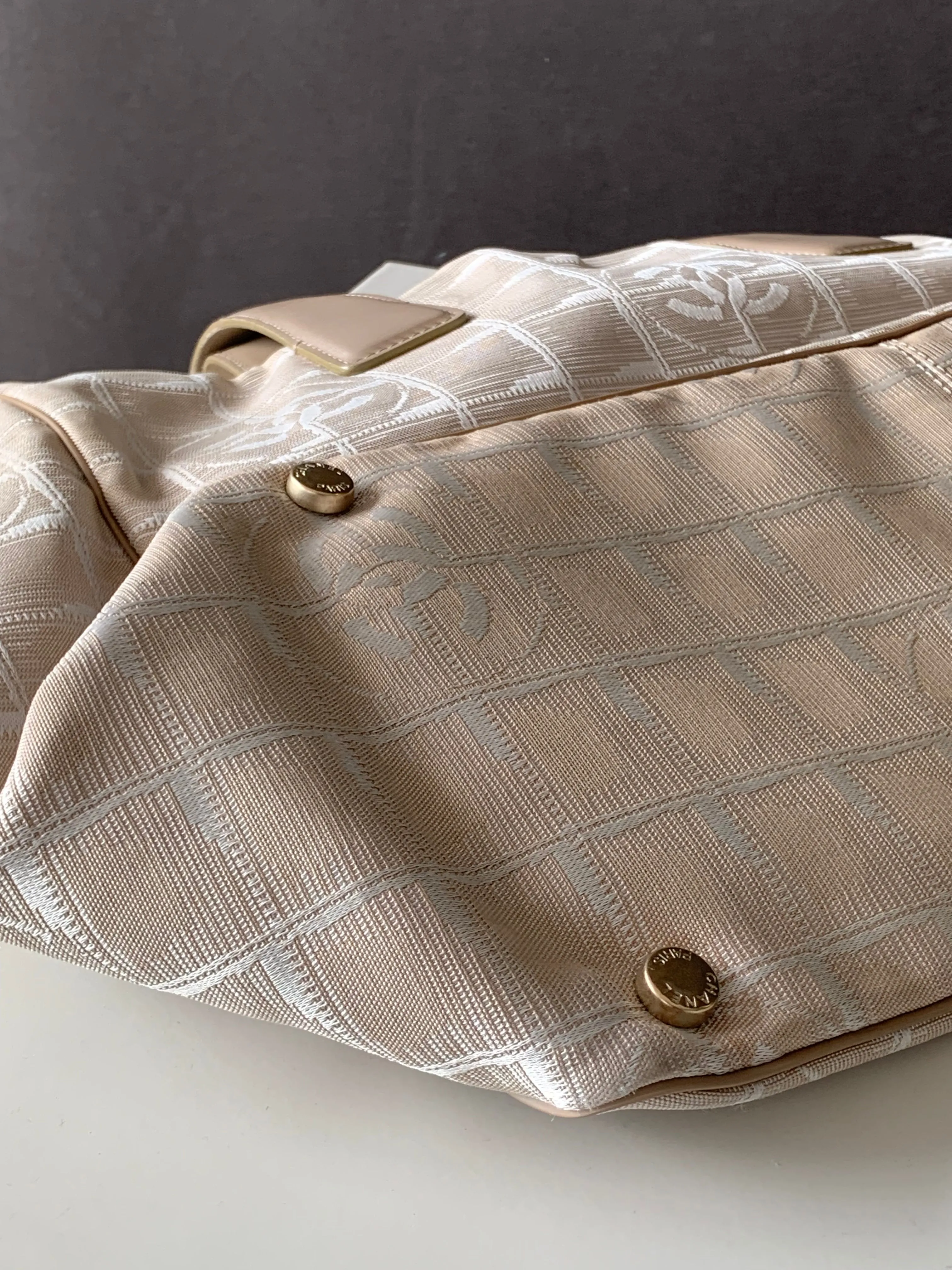 <b>CHANEL</b> <br>Travel Line Tote Medium