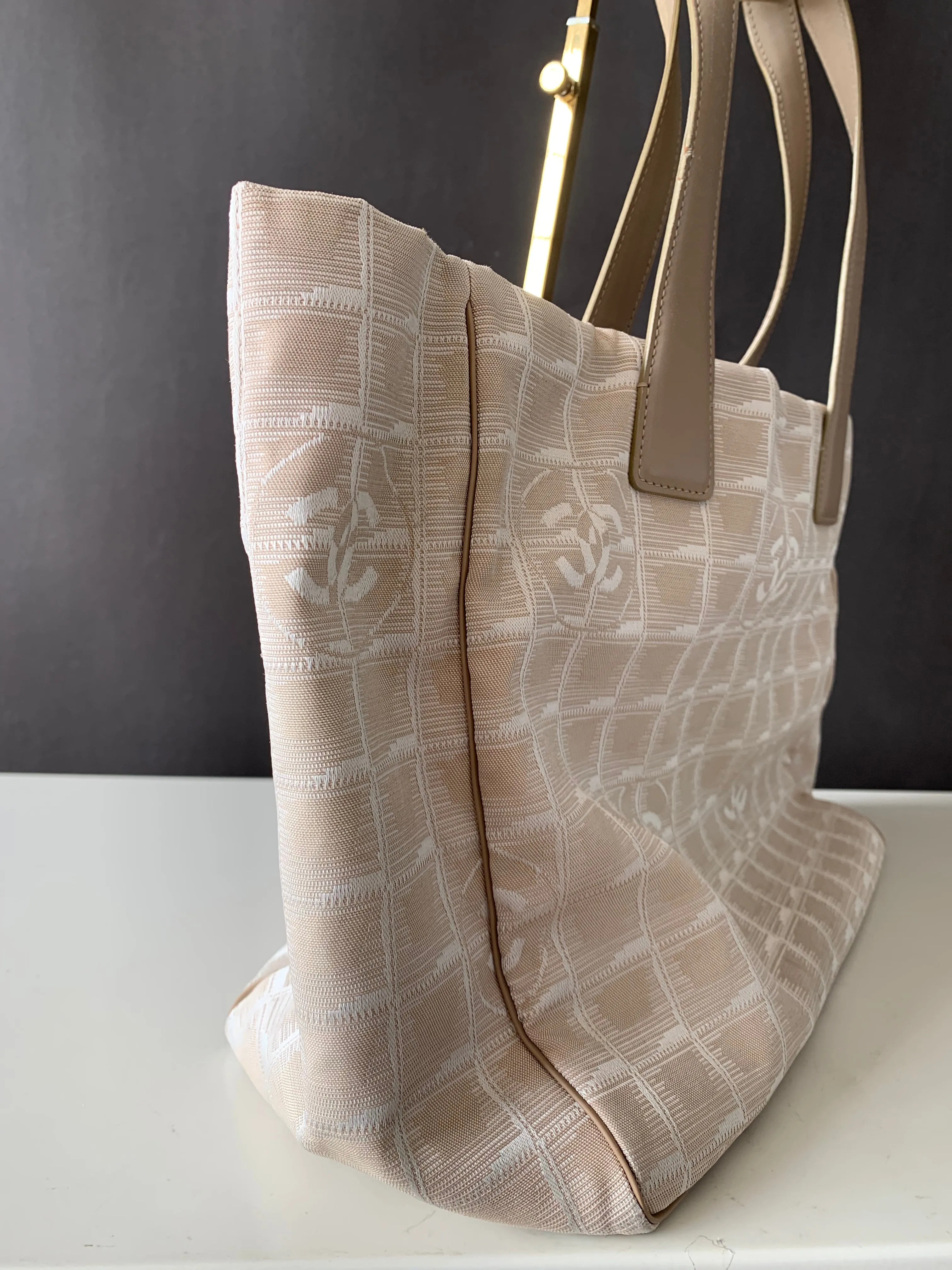 <b>CHANEL</b> <br>Travel Line Tote Medium