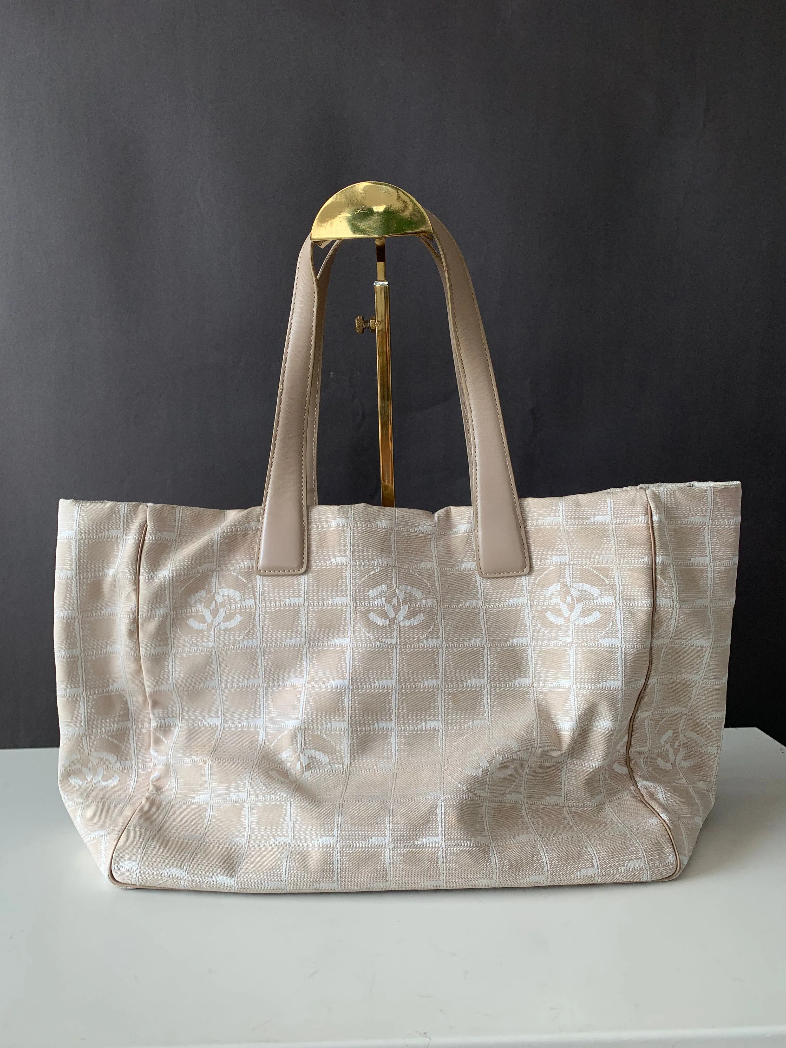 <b>CHANEL</b> <br>Travel Line Tote Medium