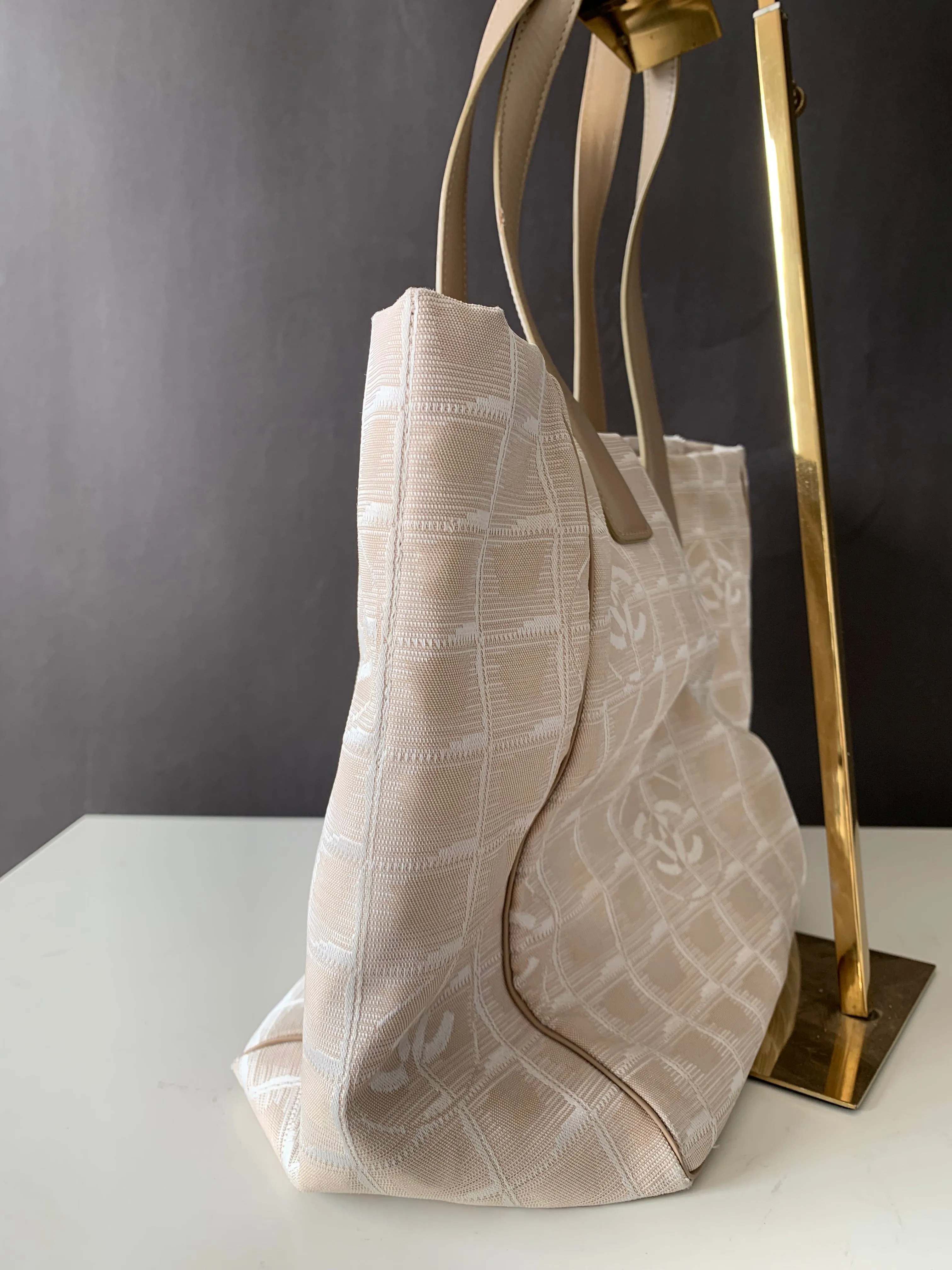<b>CHANEL</b> <br>Travel Line Tote Medium