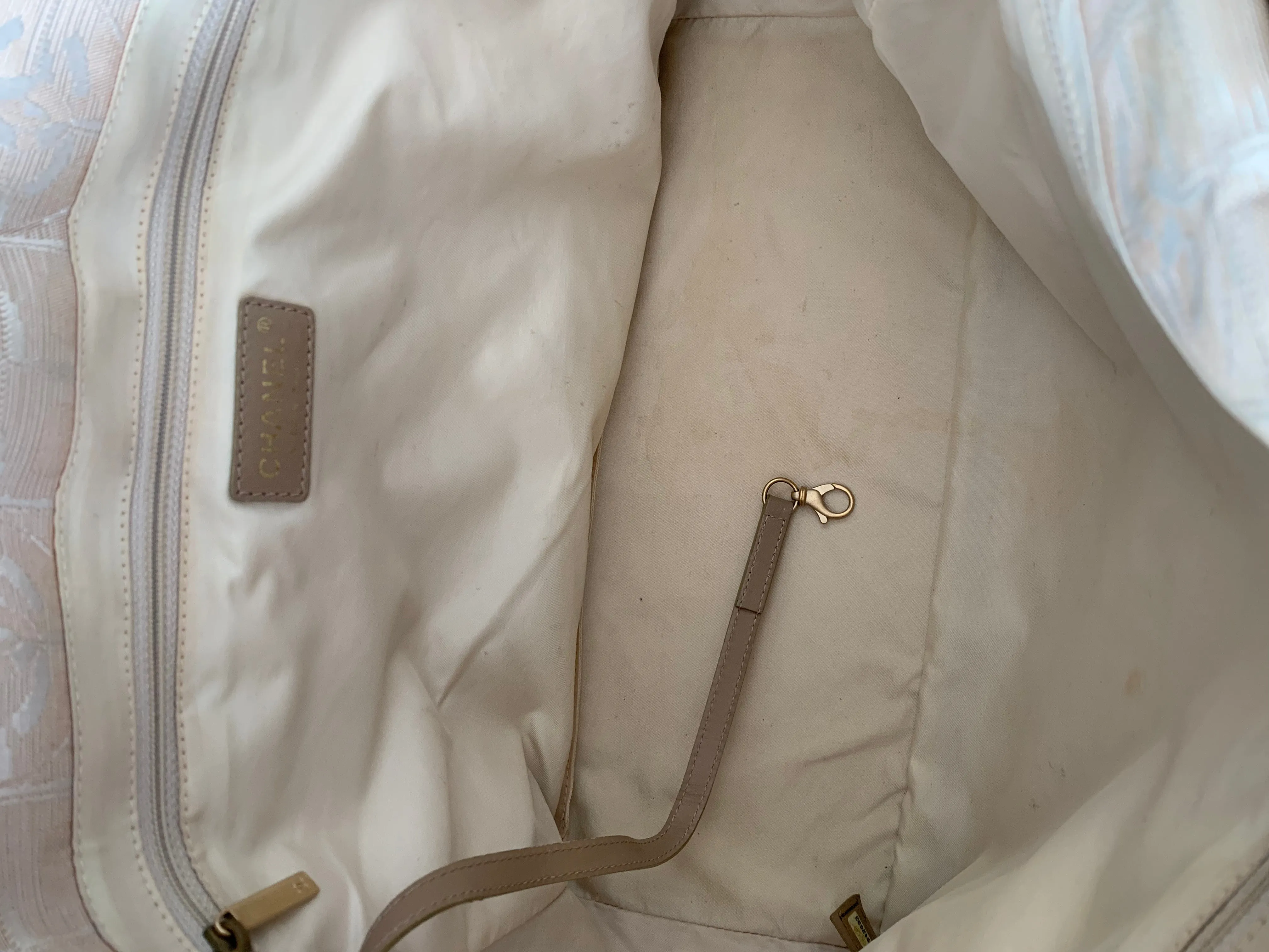 <b>CHANEL</b> <br>Travel Line Tote Medium