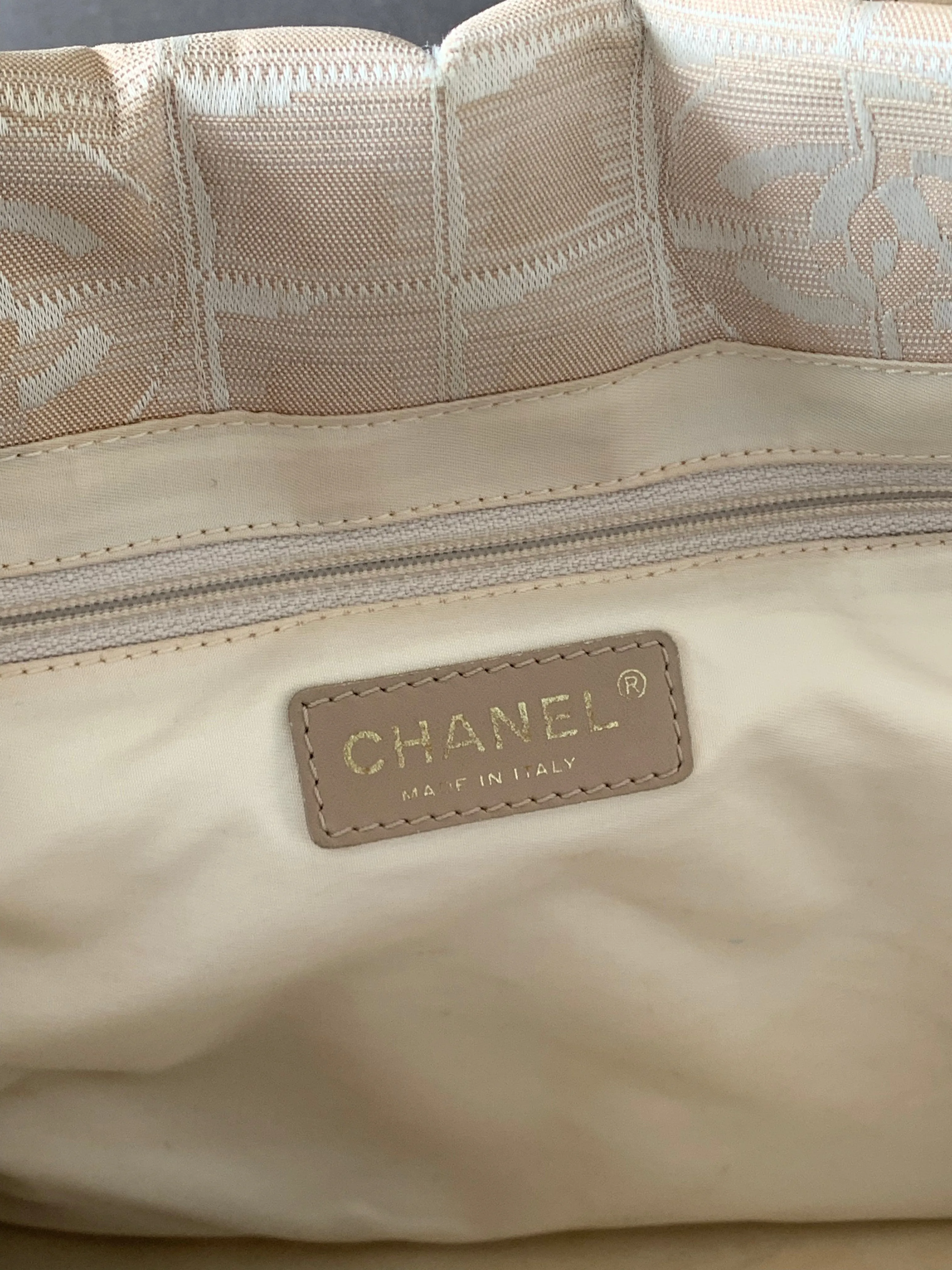<b>CHANEL</b> <br>Travel Line Tote Medium
