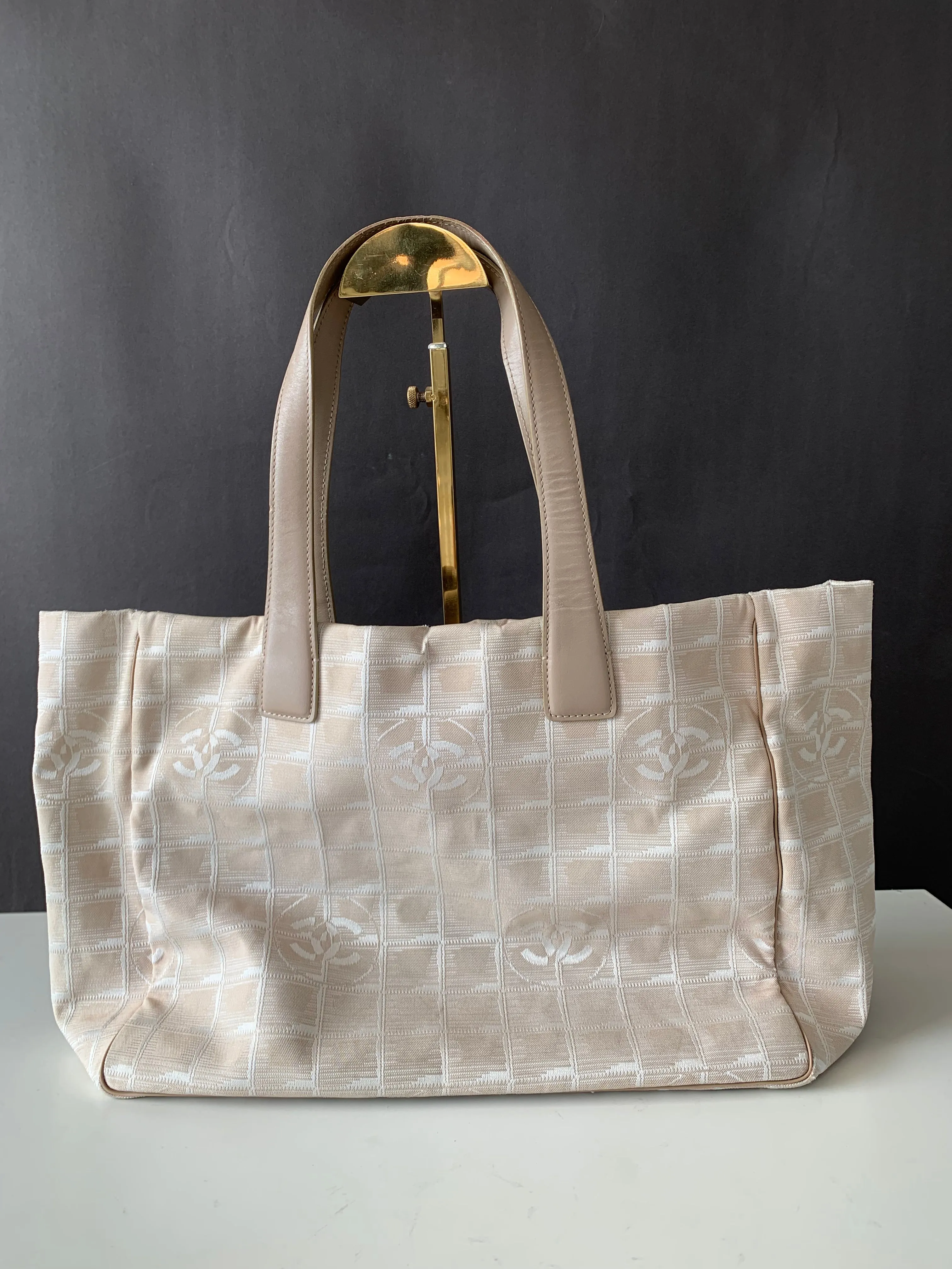<b>CHANEL</b> <br>Travel Line Tote Medium