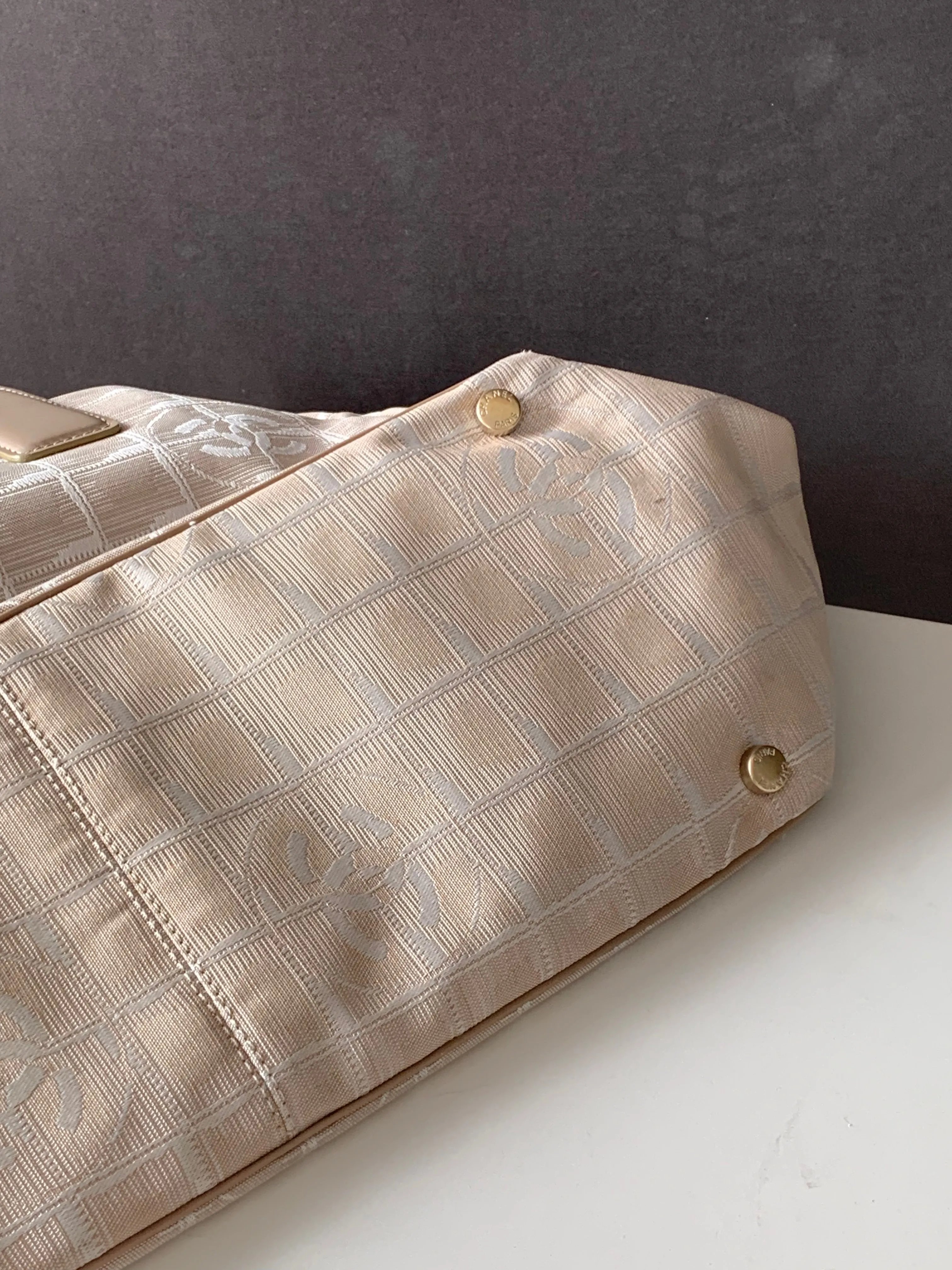<b>CHANEL</b> <br>Travel Line Tote Medium
