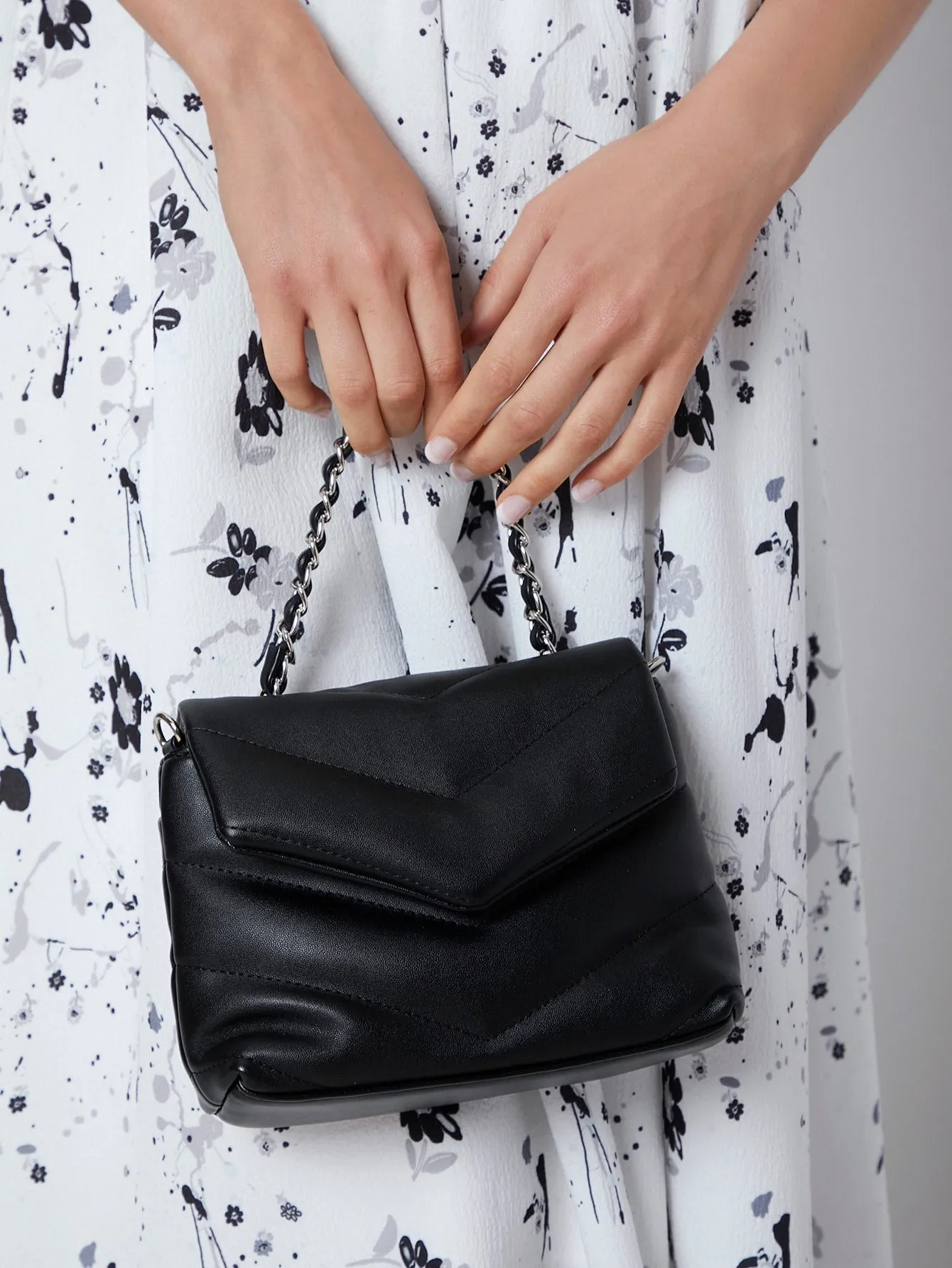 MOTF PREMIUM CHEVRON CHAIN SHOULDER BAG